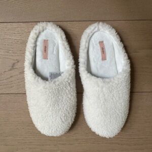 Eberjey Cream Fuzzy Slippers